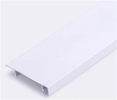 Bijela lajsna s posjekotinama